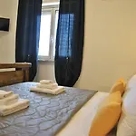 Welcomely - Menhir Apartament *
