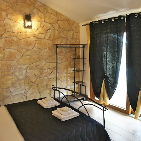 Welcomely - Menhir * Olmedo