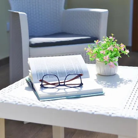 Welcomely - Menhir *