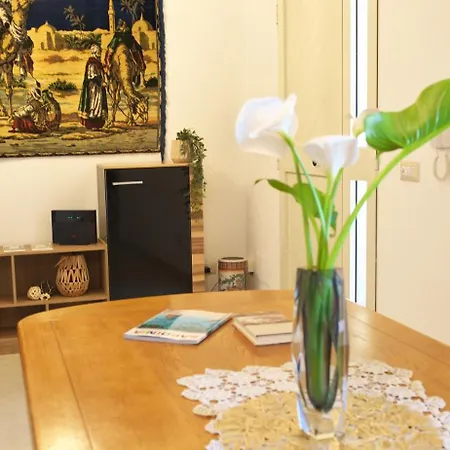 Welcomely - Menhir *